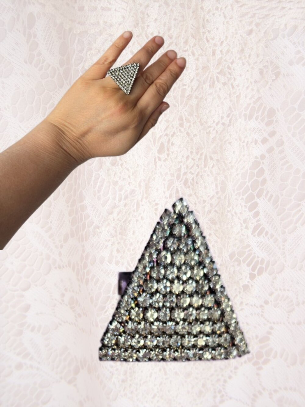 Rhinestone and silvery triangle ring Y2k-Style